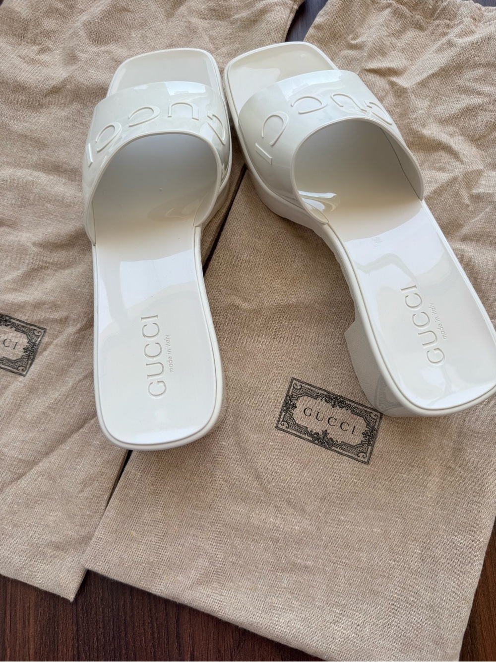 Gucci 60mm Slide Sandal White Rubber Embossed Logo Block Heel Slides - Picture 5 of 5
